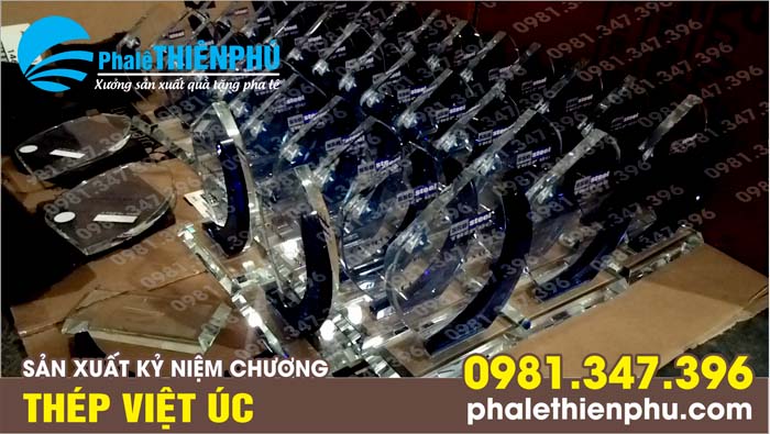 San-xuat-ky-niem-chuong-pha-le-thep-viet-uc