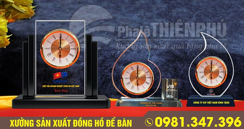các mẫu đồng hồ pha lê để bàn 02