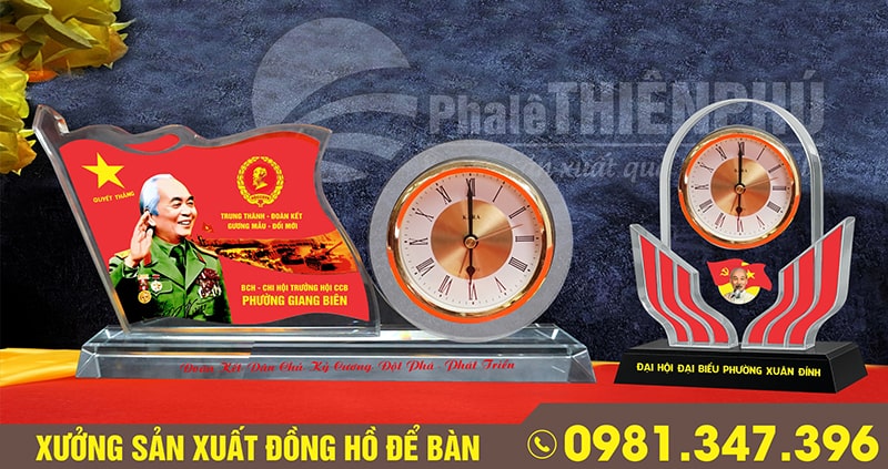 các mẫu đồng hồ pha lê để bàn 03