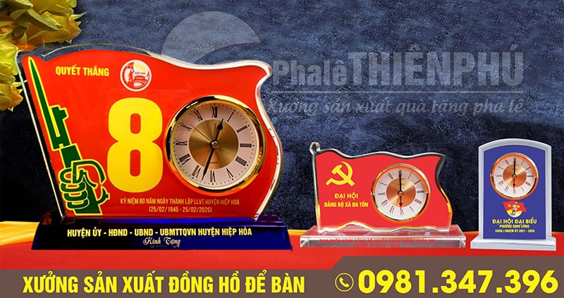 các mẫu đồng hồ pha lê để bàn 06