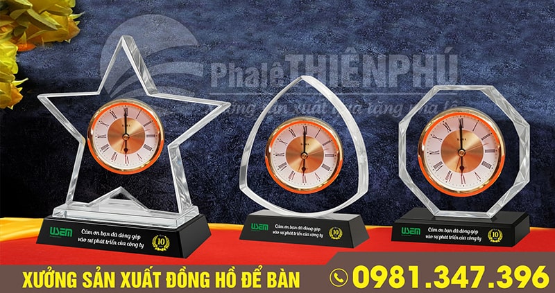 các mẫu đồng hồ pha lê để bàn 07