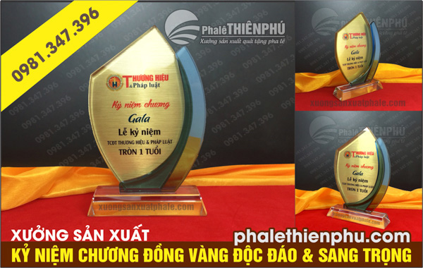 Kỷ niệm chương cánh sen đồng vàng