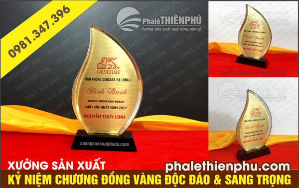 Kỷ niệm chương chiếc lá đồng vàng