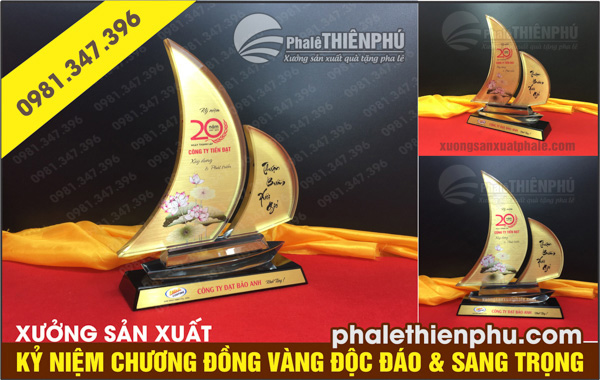 Kỷ niệm chương con thuyền đồng vàng