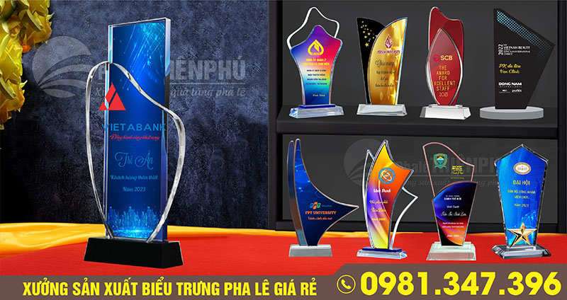 Mẫu kỷ niệm chương pha lê tôn vinh nhân viên khách hàng