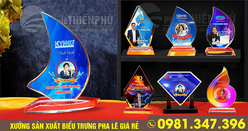 Mẫu kỷ niệm chương pha lê vinh danh cán bộ nhân viên