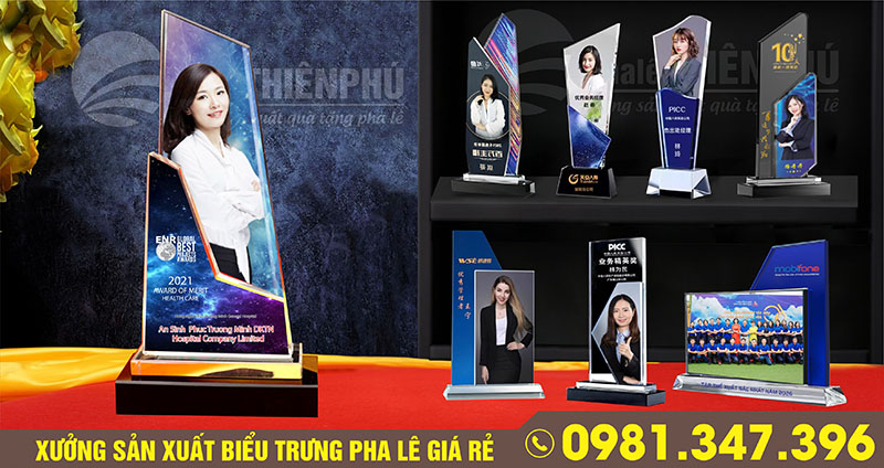 Mẫu kỷ niệm chương pha lê thân cao vinh danh cán bộ nhân viên