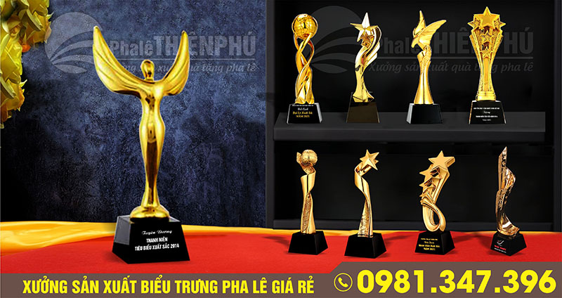 Mẫu kỷ niệm chương pha lê gắn thân composite mạ vàng