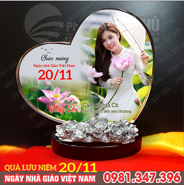 Quà lưu niệm ngày 20/11 hình trái tim in ảnh thầy cô, đế gắn hoa sen bạc