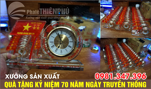xưởng quà tặng kỷ niệm 70 năm gắn đồng hồ