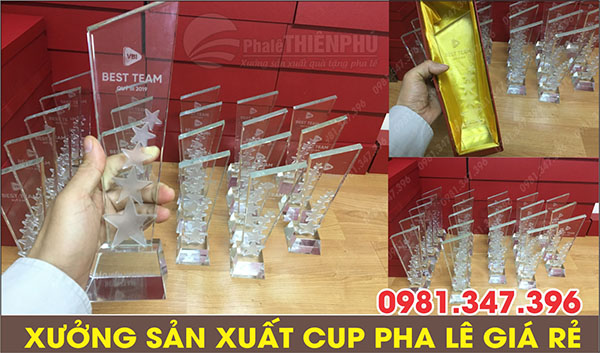 sản xuất cúp pha lê ngôi sao đế trắng