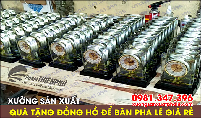 sản xuất đồng hồ để bàn kỷ niệm ngày thành lập công ty 