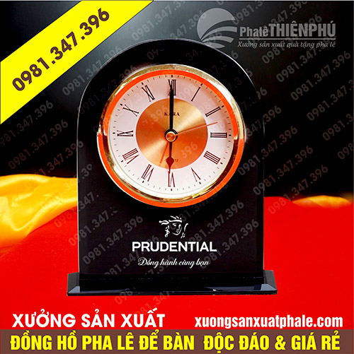 Đồng hồ pha lê để bàn 04