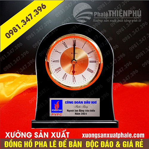 Đồng hồ pha lê để bàn 05