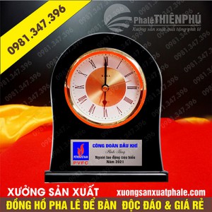 Đồng hồ pha lê để bàn 05