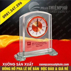 Đồng hồ pha lê để bàn 08