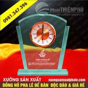 Đồng hồ pha lê để bàn 12