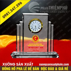 Đồng hồ pha lê để bàn 13