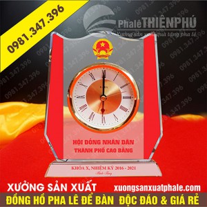 Đồng hồ pha lê để bàn 21