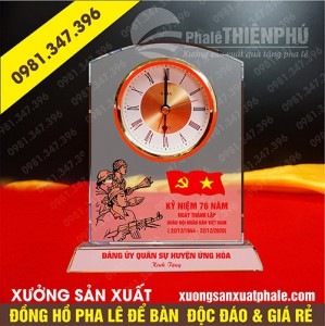 Đồng hồ pha lê để bàn 22