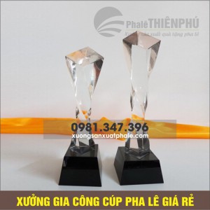 Cúp hình trụ