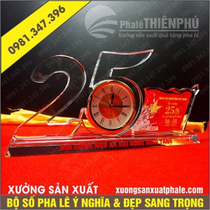 Bộ số kỷ niệm pha lê 25 năm gắn đồng hồ to