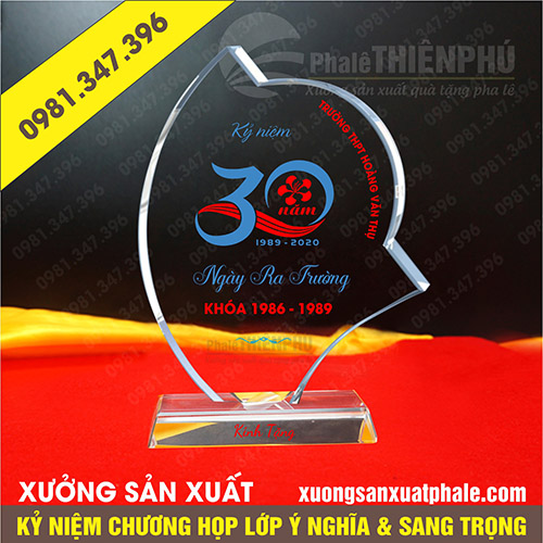 Kỷ niệm chương họp lớp hình cầu vồng