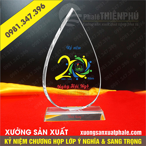 Kỷ niệm chương họp lớp hình giọt nước