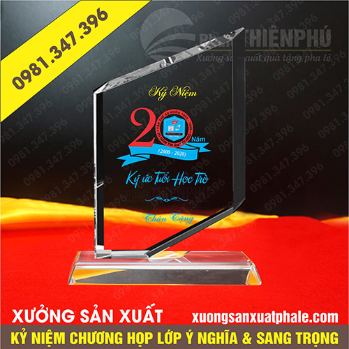 Kỷ niệm chương họp lớp hình tứ diện nghiêng