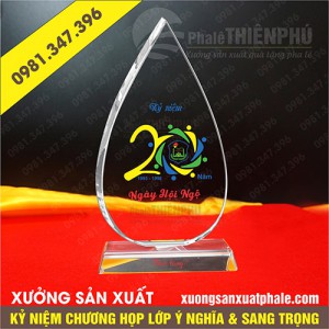 Kỷ niệm chương họp lớp hình giọt nước