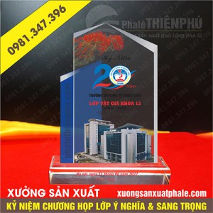  Kỷ niệm chương họp lớp hình nhà đôi