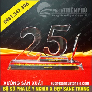 Bộ số kỷ niệm pha lê 25 năm cắm bút
