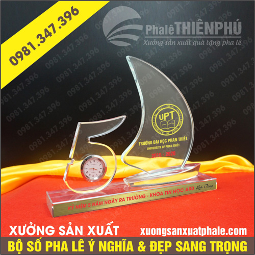 Bộ số kỷ niệm 5 năm ra trường