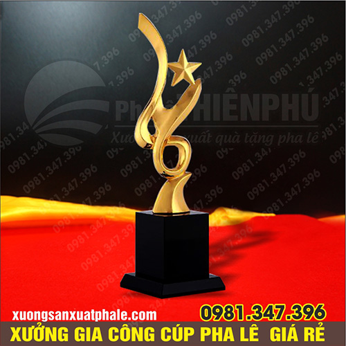 Cúp pha lê một ngôi sao nhỏ