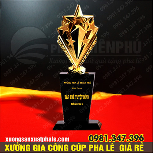 Cúp pha lê năm ngôi sao cân