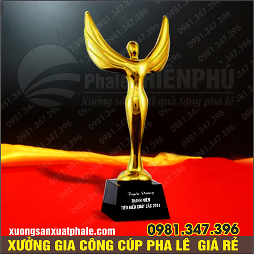 Cúp pha lê thiên thần tung cánh