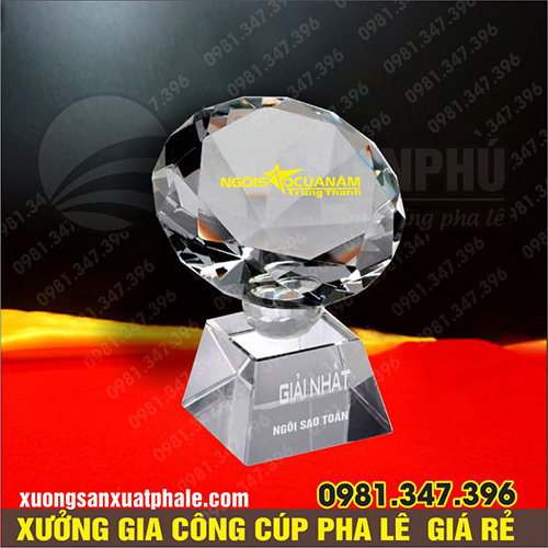 Cúp pha lê viên kim cương