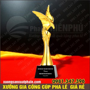 Cúp pha lê đại bàng cao