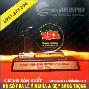 Bộ số pha lê 10 năm đế gỗ