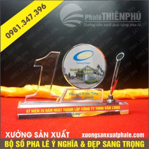 Bộ số pha lê 10 năm kỷ niệm