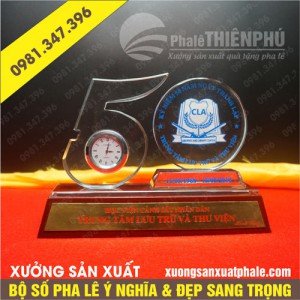Bộ số pha lê 50 năm đế gỗ