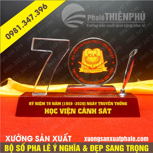 Bộ số pha lê 70 năm đế gỗ