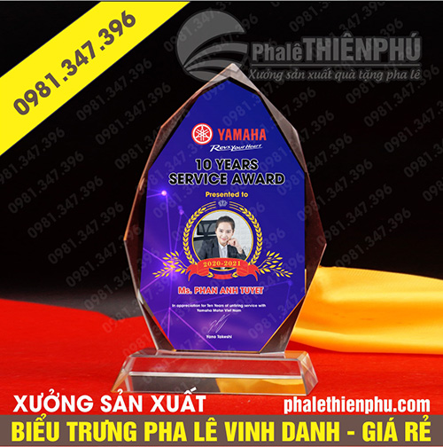 Biểu trưng pha lê vinh danh hình chóp đứng