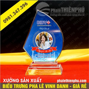 Biểu trưng pha lê vinh danh hình cánh buồm