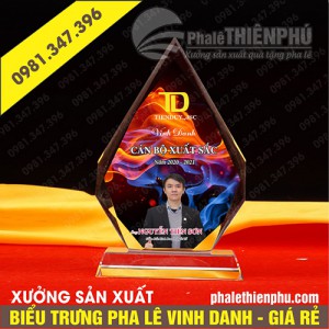 Biểu trưng pha lê vinh danh hình chóp